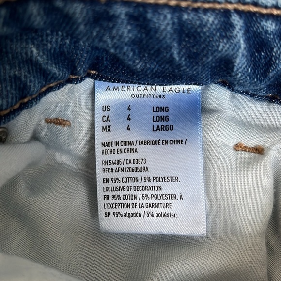 American Eagle Women’s Distressed Mom Jean Size 4 LONG - Picture 11 of 12